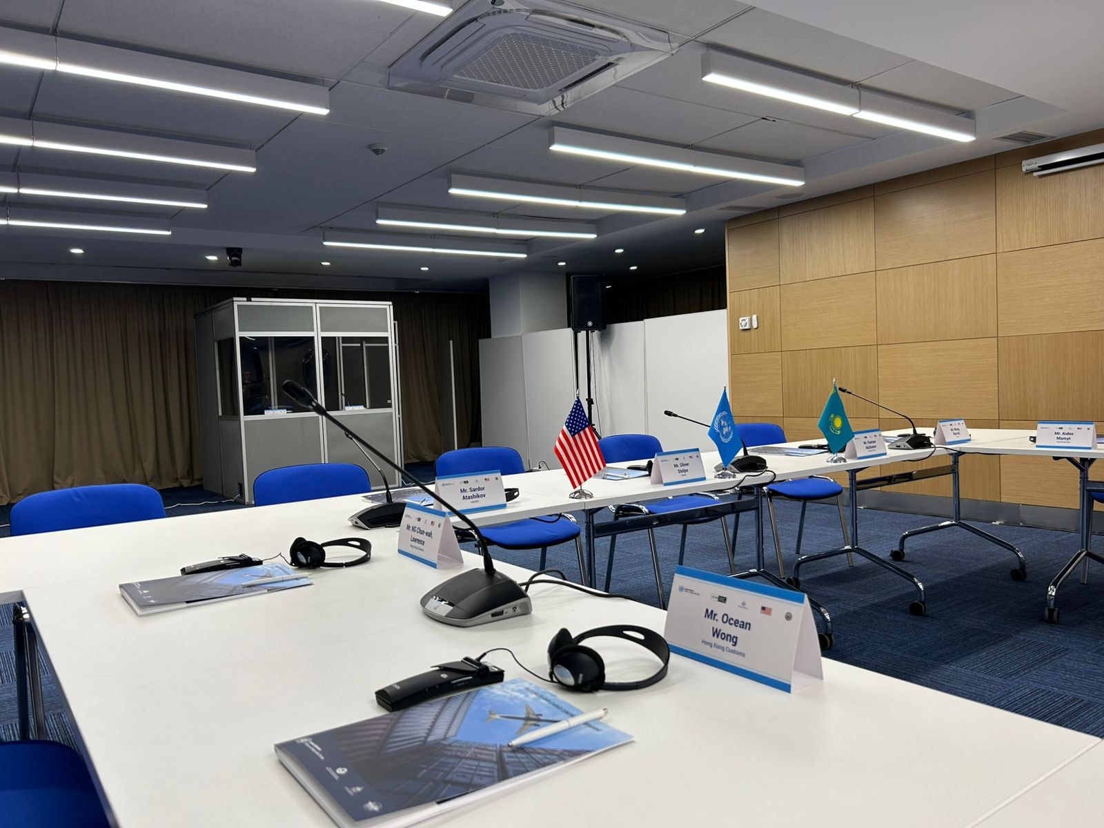 Аренда кабины синхронного перевода SPBAUDIO EuroCab